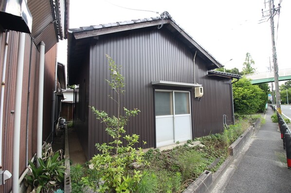 神谷様八幡町五丁目貸家の物件外観写真